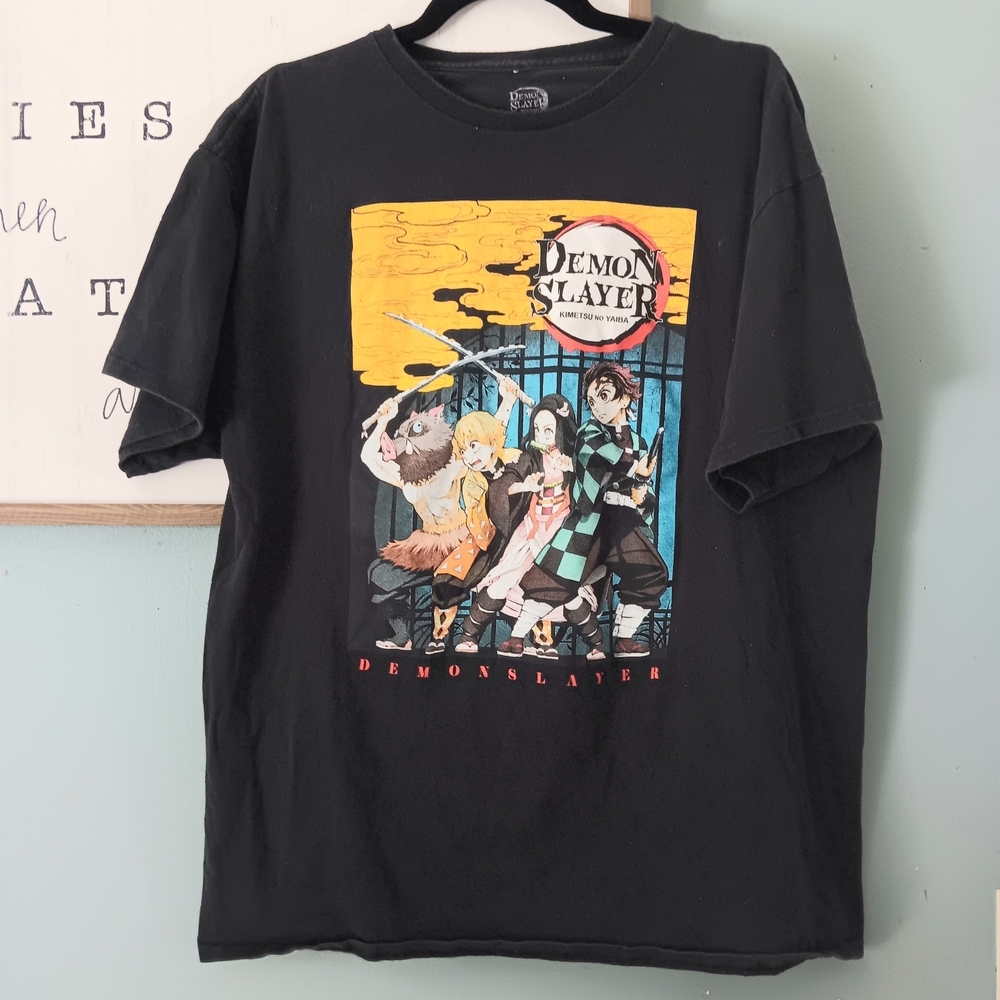 Demon Slayer Men’s XL Anime Tshirt Black Graphic Print short sleeve.